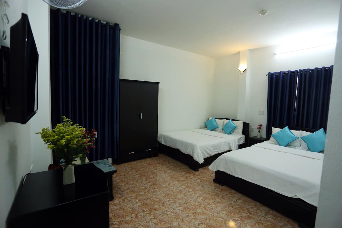 Deluxe Quadruple Room | 1 bedroom, desk, free WiFi, bed sheets