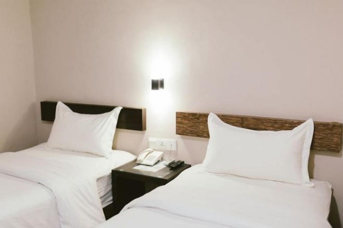 Soundproofing, free WiFi, bed sheets