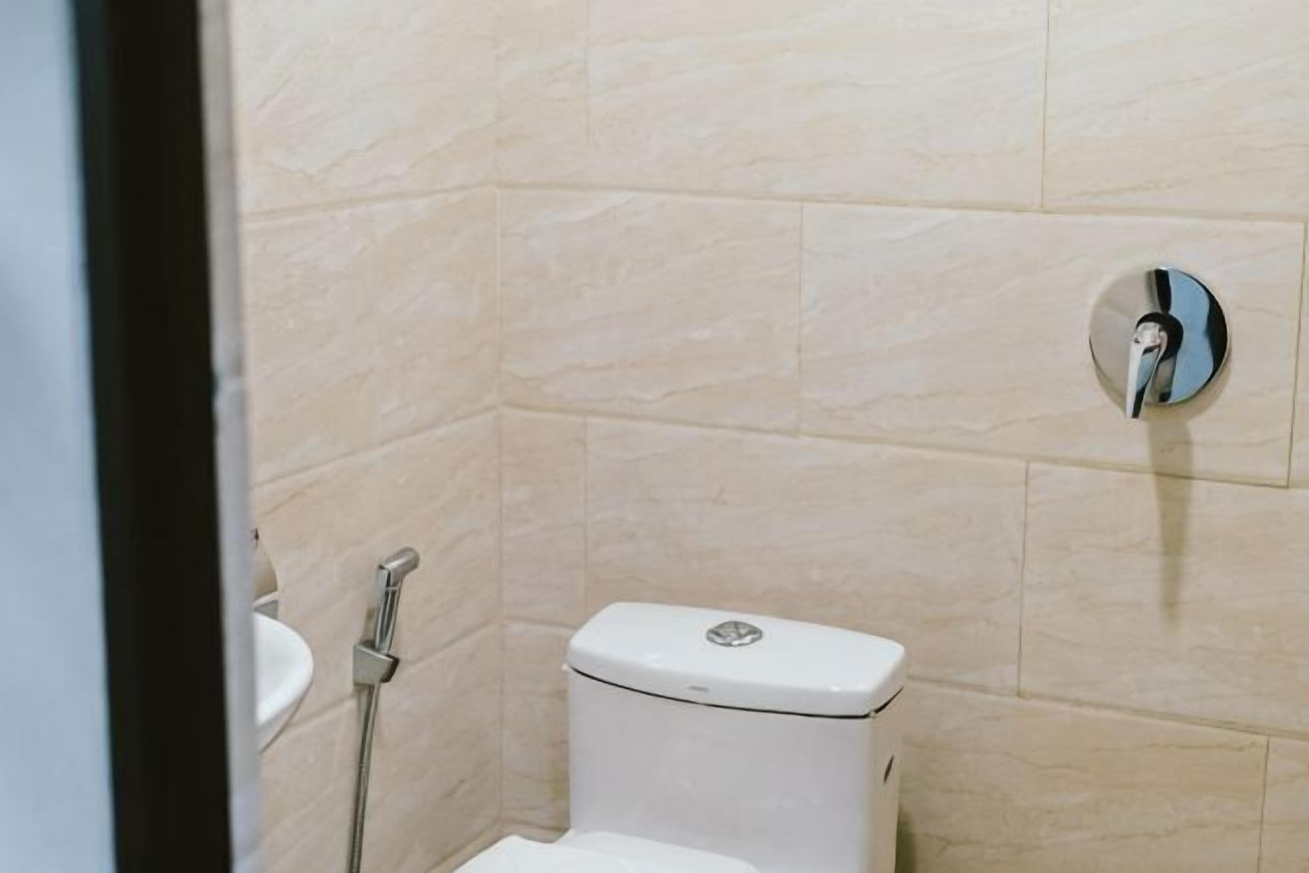 Bathroom | Shower, free toiletries, hair dryer, bidet