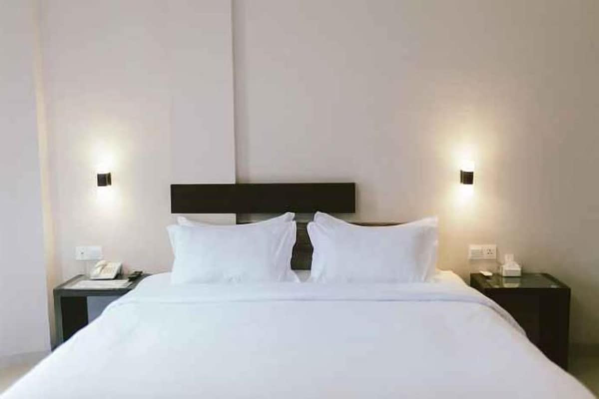 Soundproofing, free WiFi, bed sheets