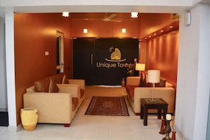 Lobby lounge - Deluxe 4BR Penthouse By Unique Towers (Colombo)