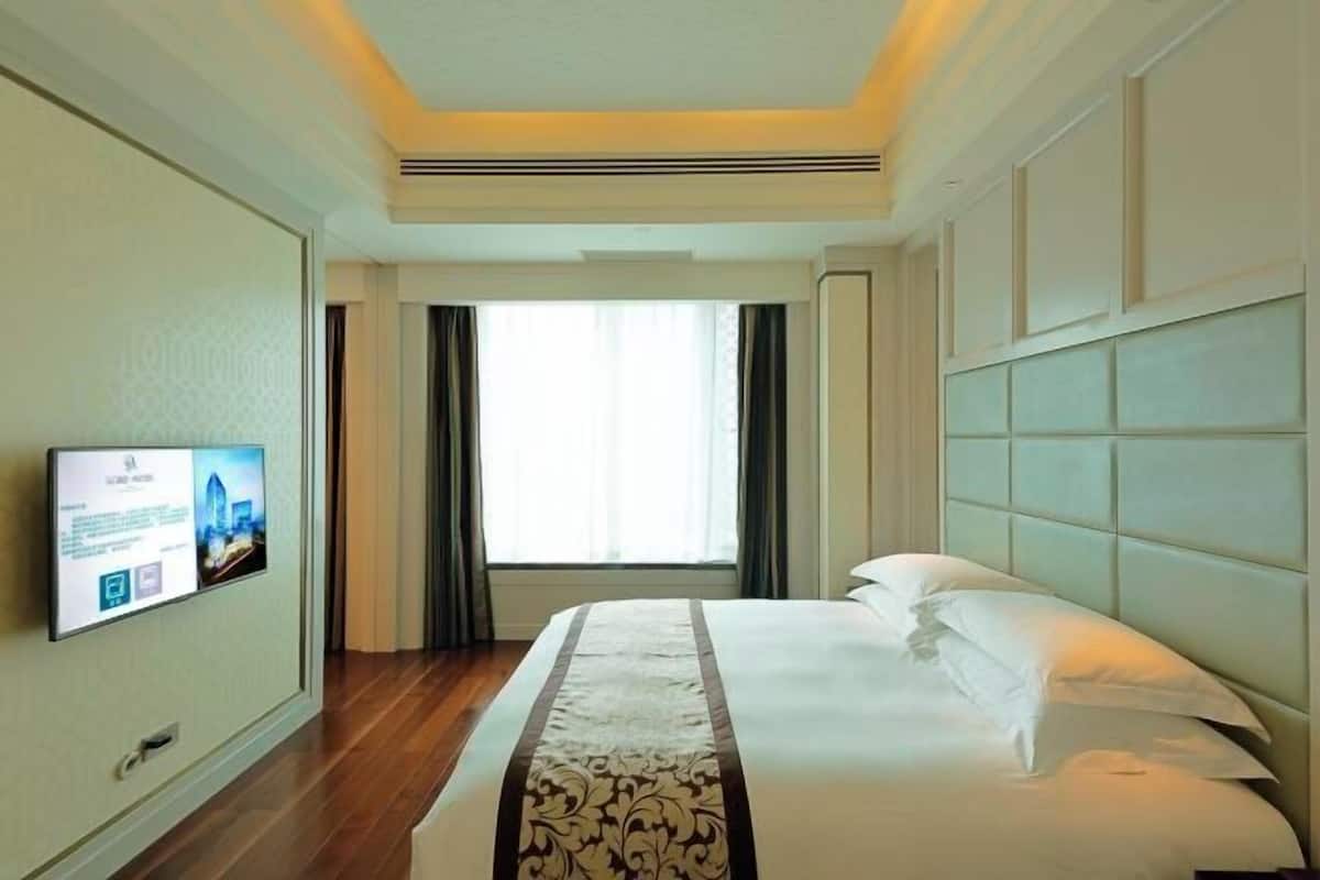 Minibar, in-room safe, desk, blackout drapes