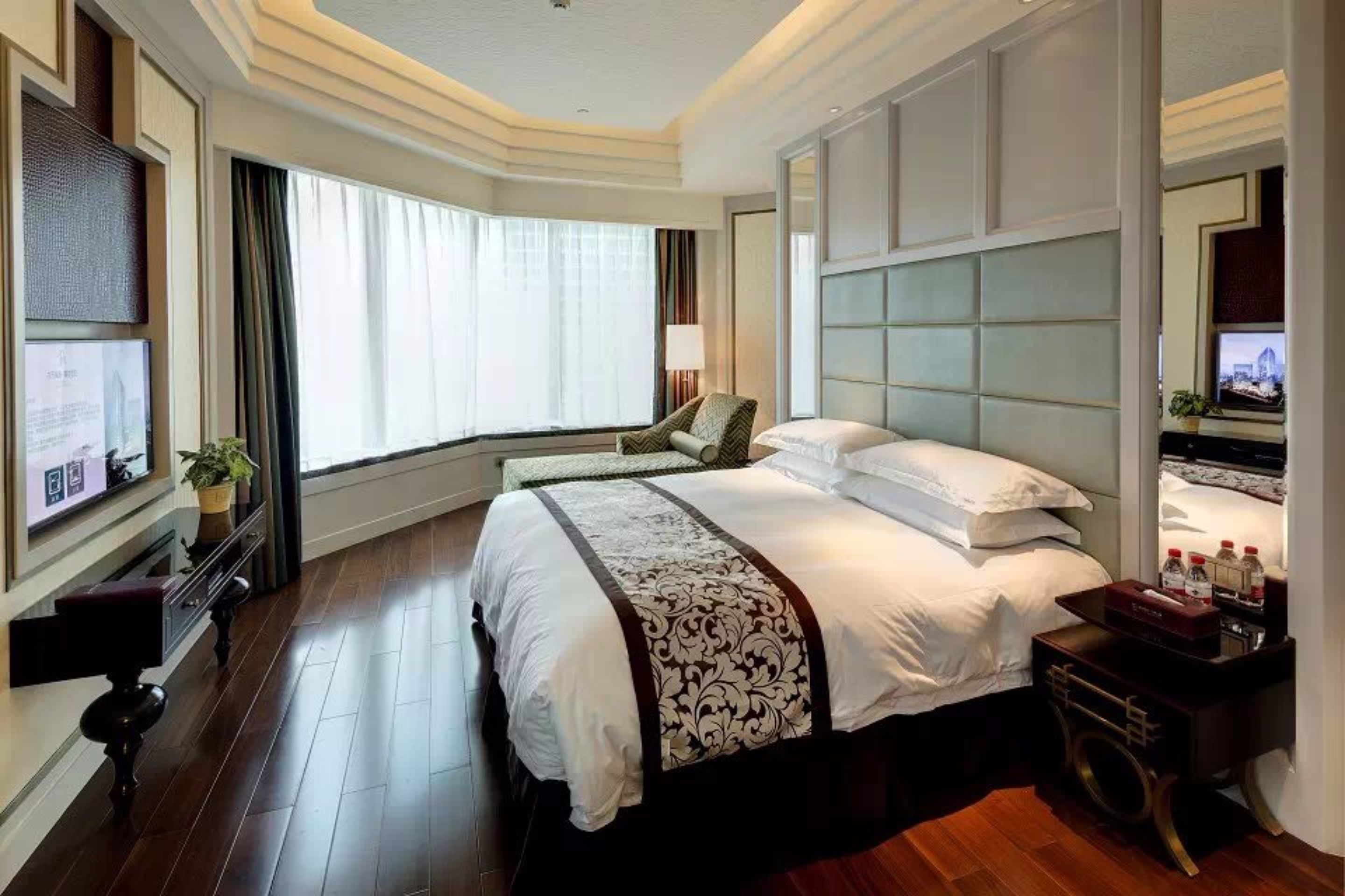 Family Suite  | Minibar, in-room safe, desk, blackout drapes