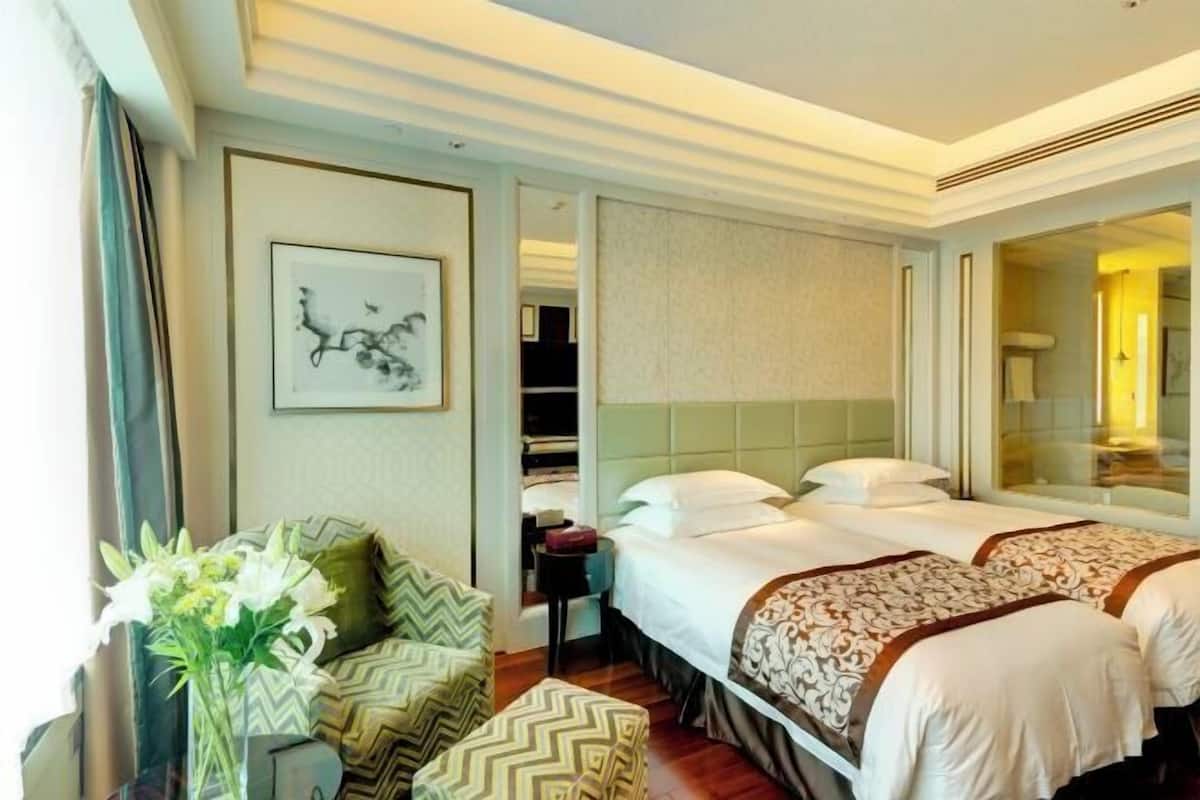 Minibar, in-room safe, desk, blackout drapes