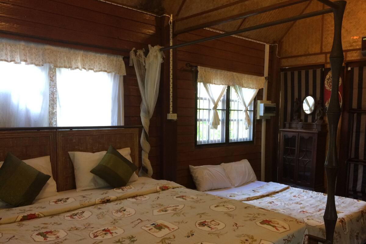 Family Bungalow | Rollaway beds, free WiFi