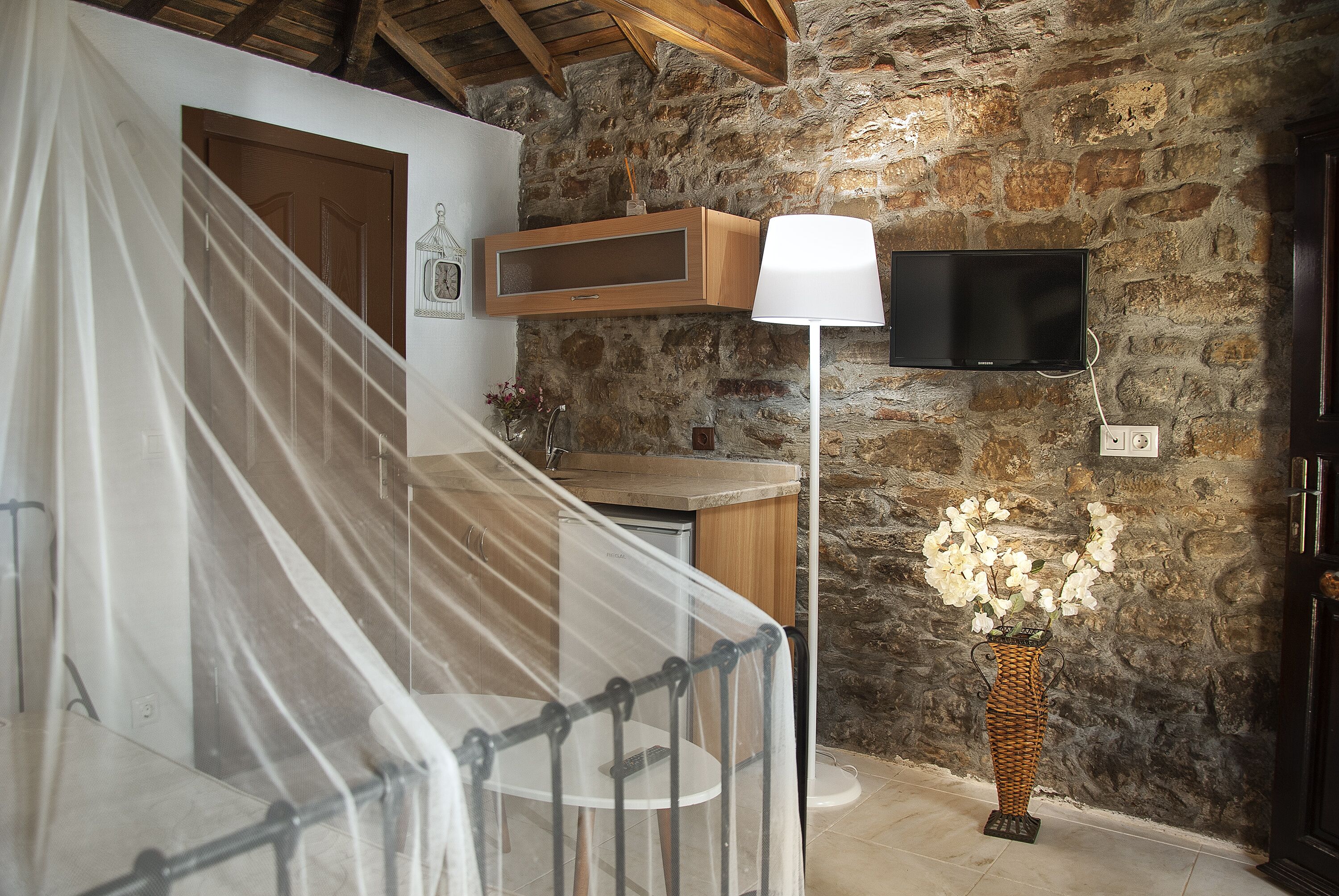 suite, 2 bedrooms | private kitchenette | fridge, coffee/tea maker, electric kettle