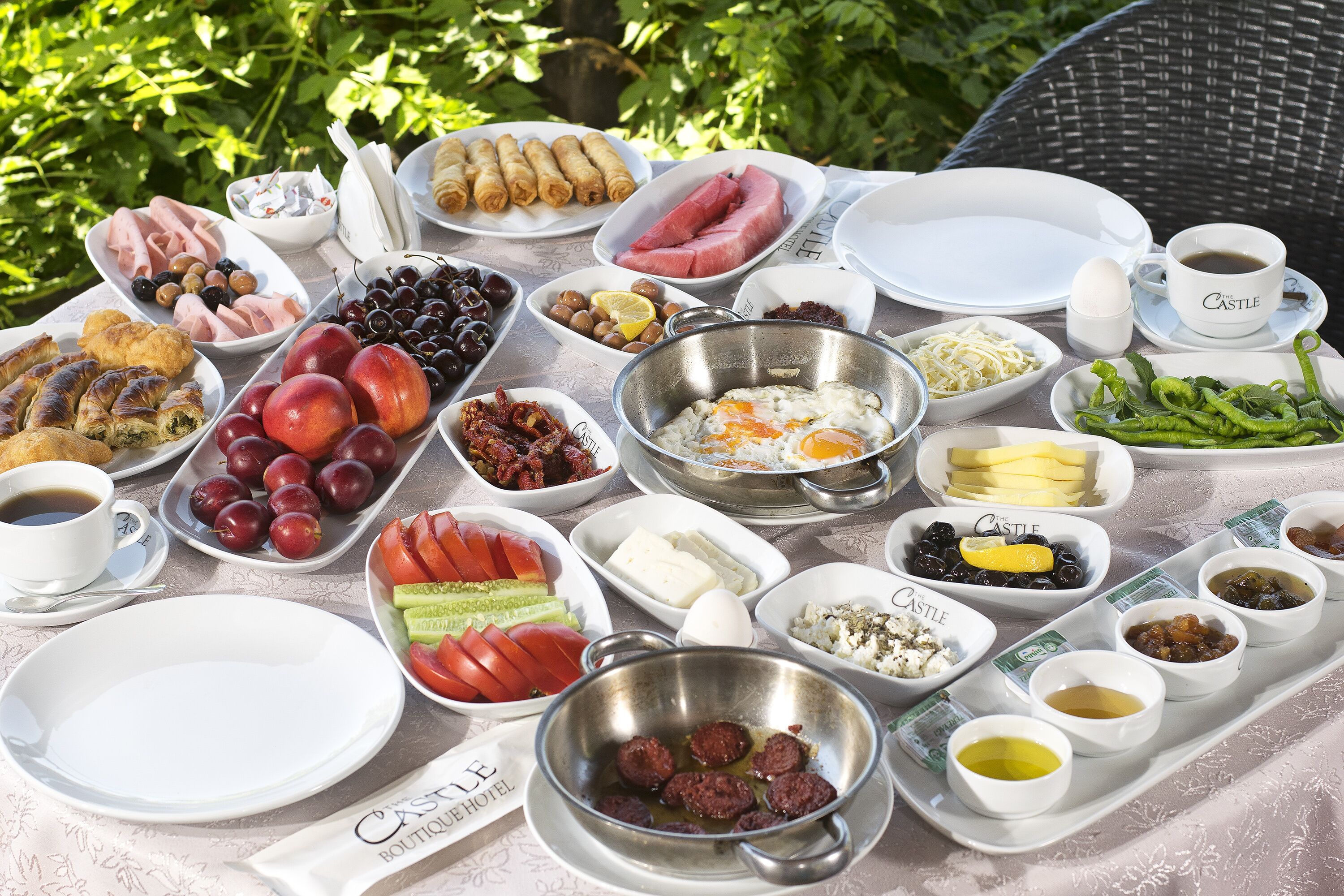 free daily full breakfast