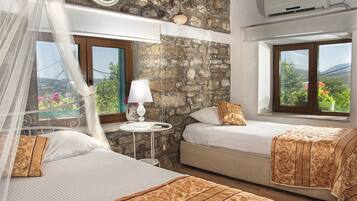 Deluxe Triple Room | Premium bedding, minibar, in-room safe, soundproofing