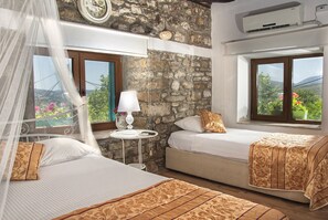 Deluxe Triple Room | Premium bedding, minibar, in-room safe, soundproofing