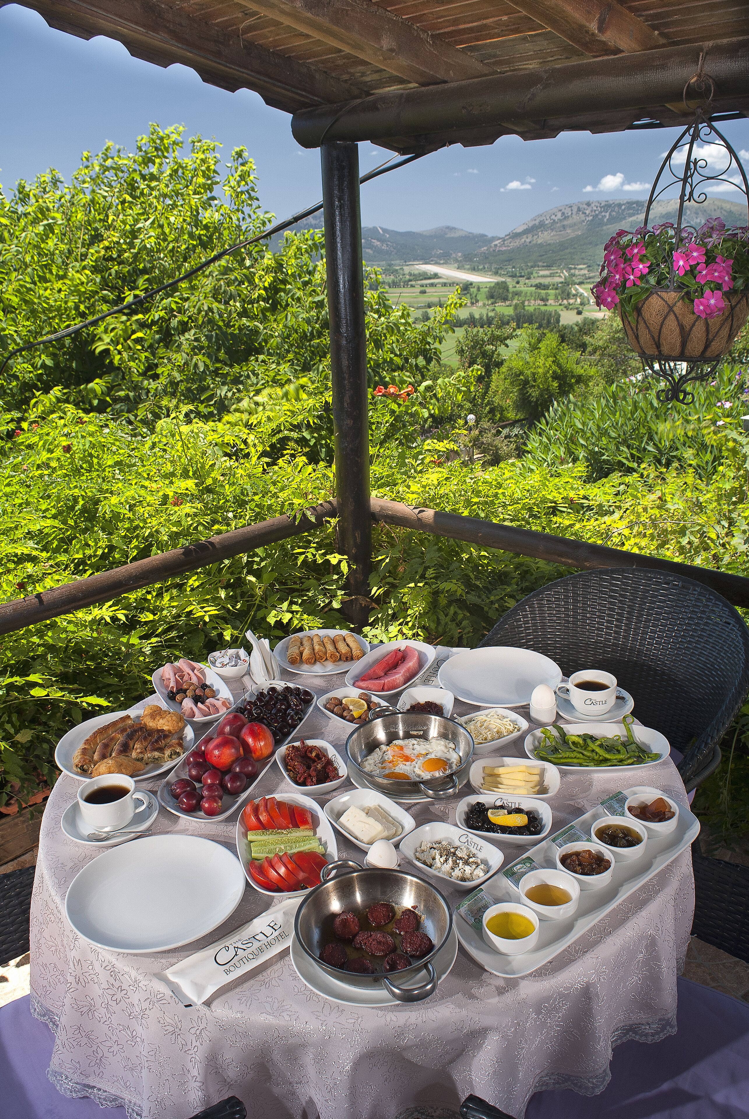 free daily full breakfast