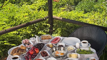 Free daily full breakfast