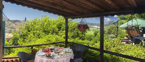Deluxe Triple Room | Garden view