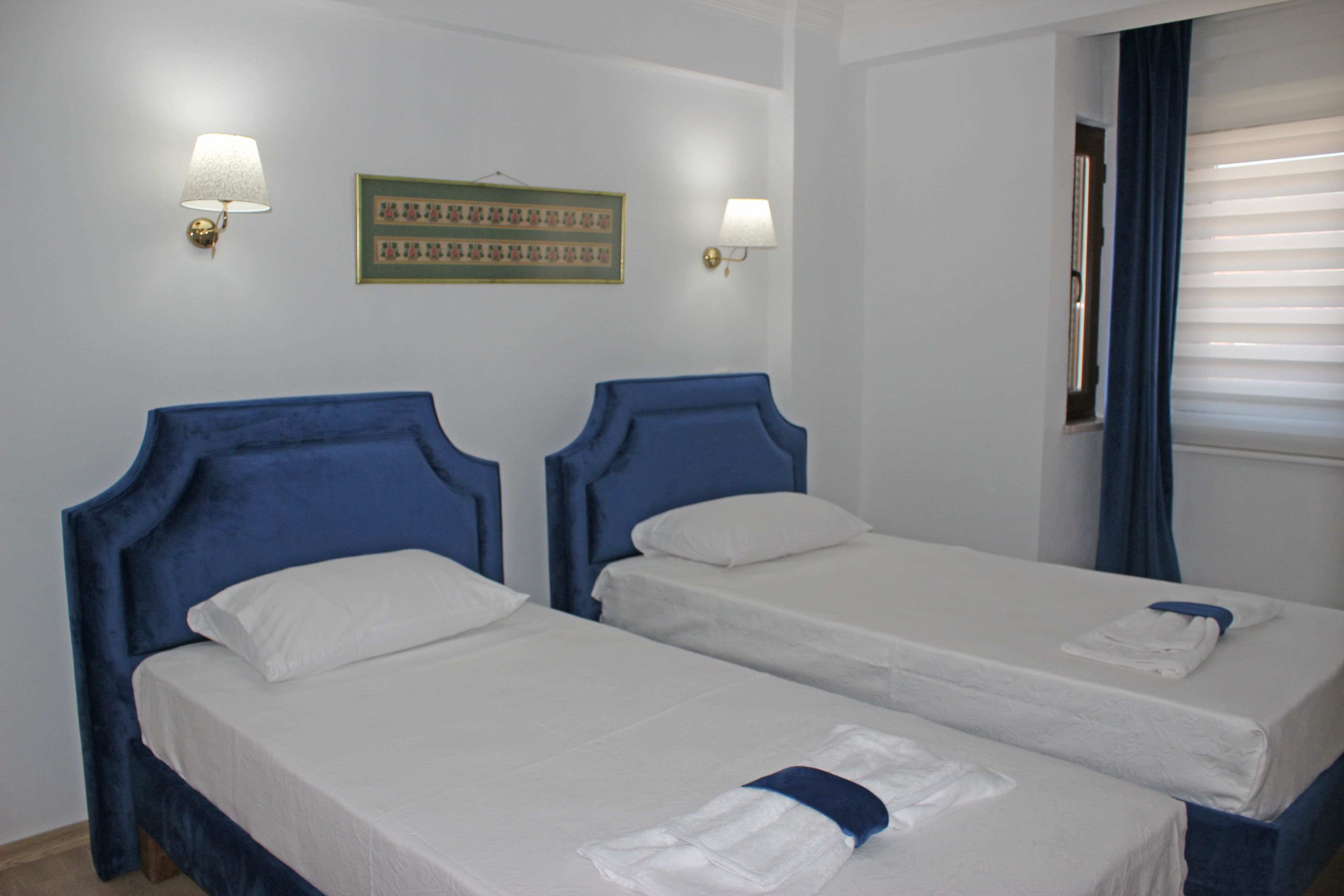 standard twin room | premium bedding, minibar, desk, iron/ironing board