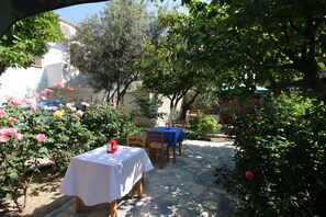 Food court - Helvacıoğlu Butik Otel (Bozcaada)