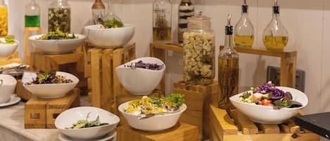 Petit déjeuner buffet (20 USD par personne)