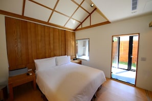 Minibar, Zimmersafe, Verdunkelungsvorhänge, schallisolierte Zimmer