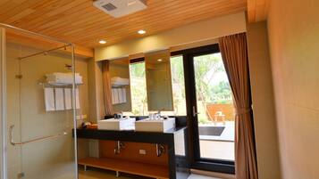 Separate tub and shower, deep soaking tub, rainfall showerhead