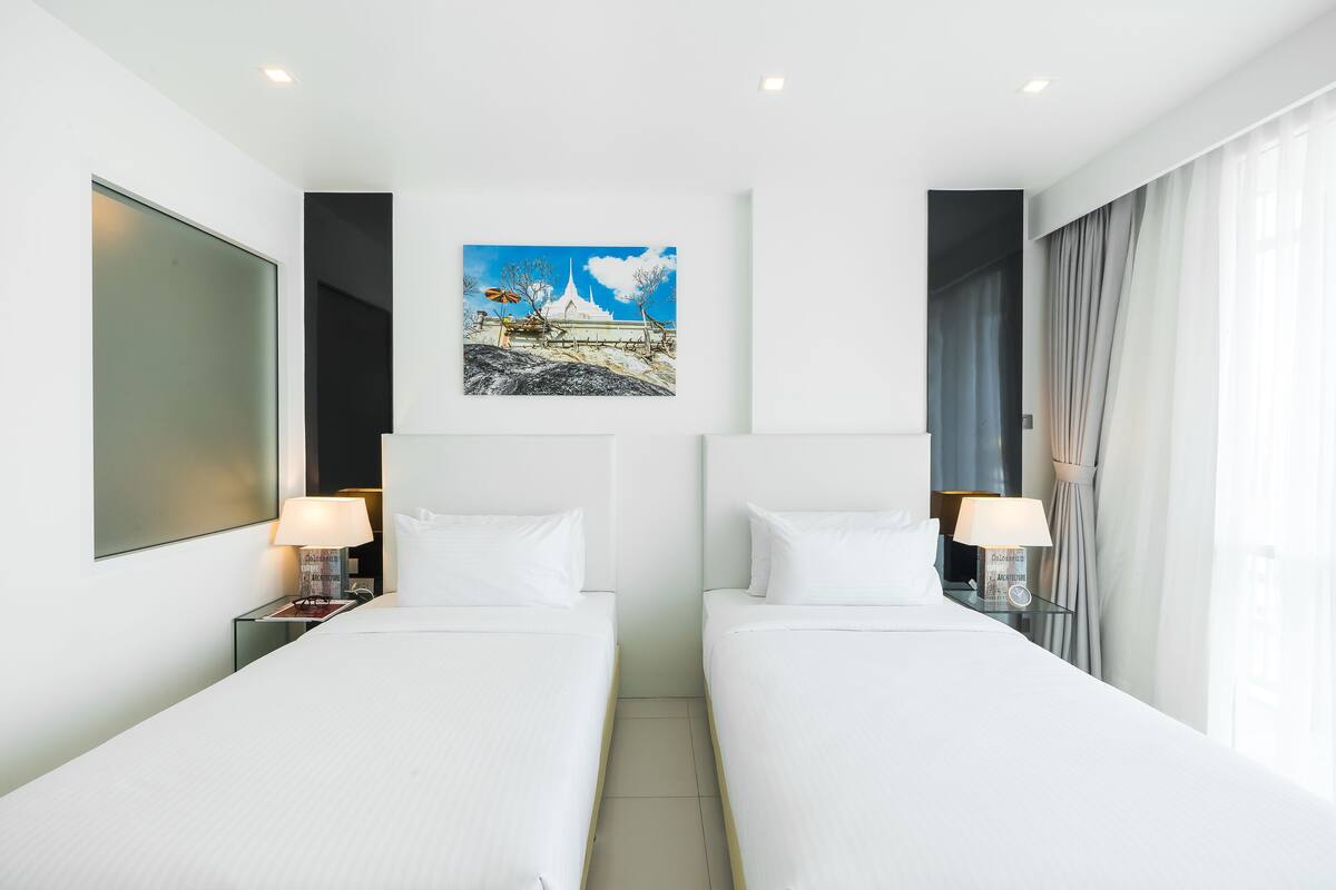 In-room safe, blackout curtains, free WiFi, bed sheets