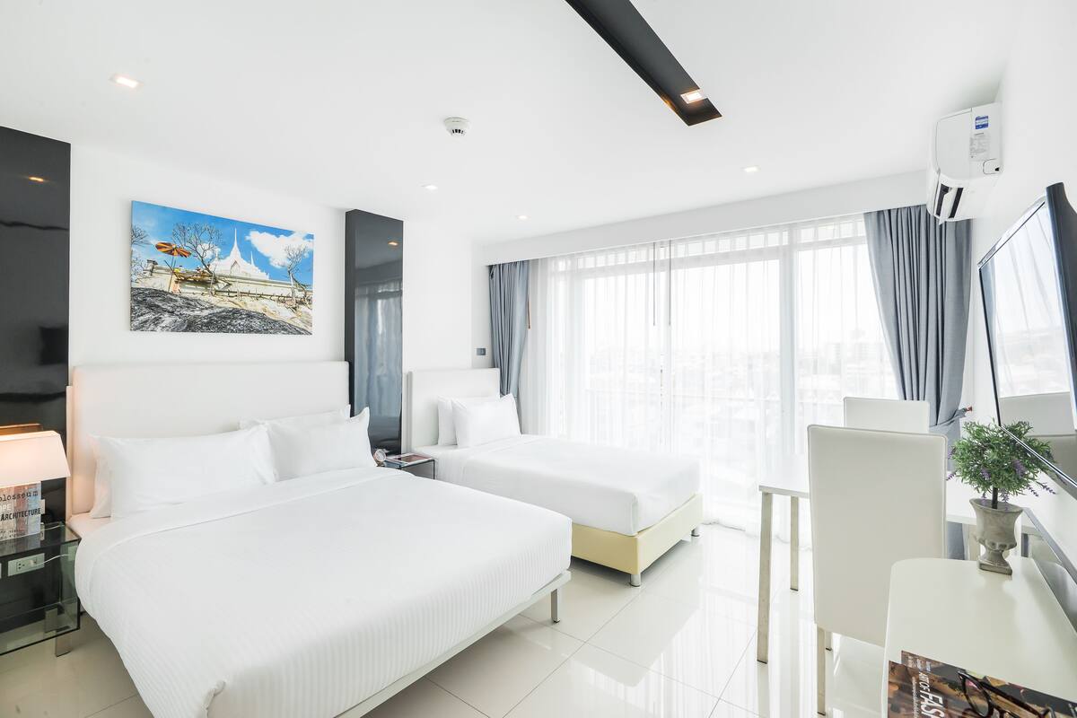 In-room safe, blackout curtains, free WiFi, bed sheets