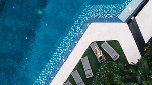 Outdoor pool, pool loungers - CCR managed by AHA Smartstay (Pattaya)
