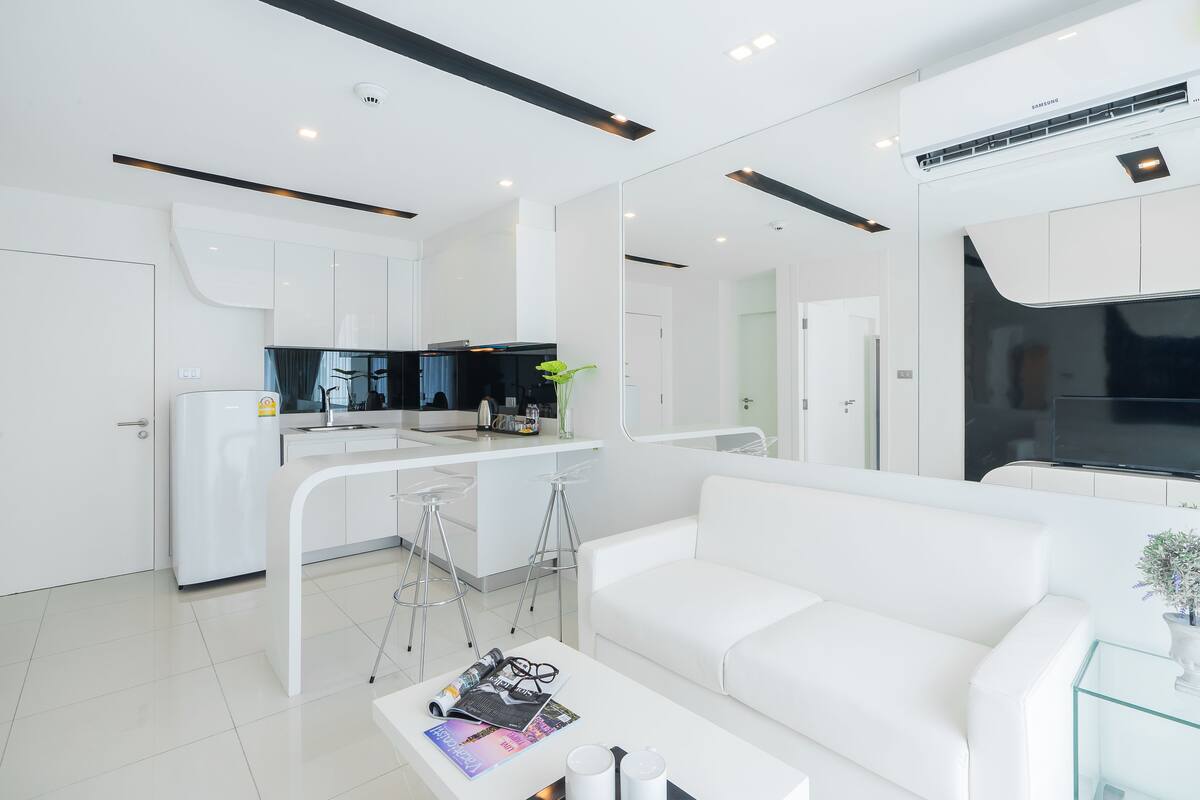 Suite | In-room safe, blackout drapes, WiFi (free), bed sheets