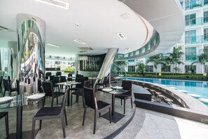 Poolside bar - CCR managed by AHA Smartstay (Pattaya)