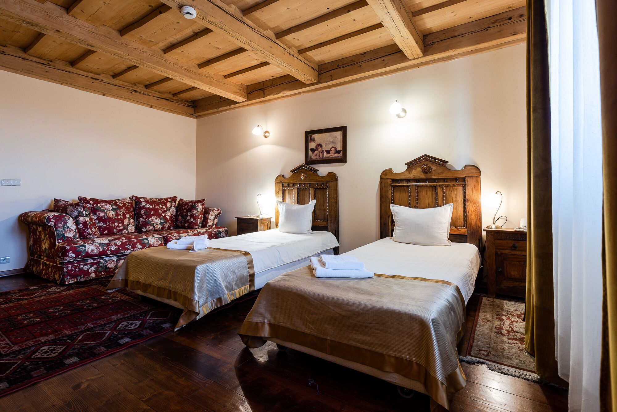 superior double room | 1 bedroom, individually decorated, individually furnished, desk