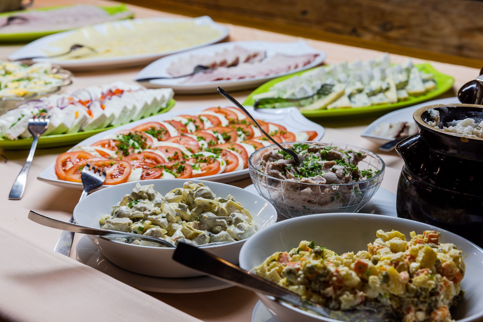 Tägliches Frühstücksbuffet gegen Gebühr