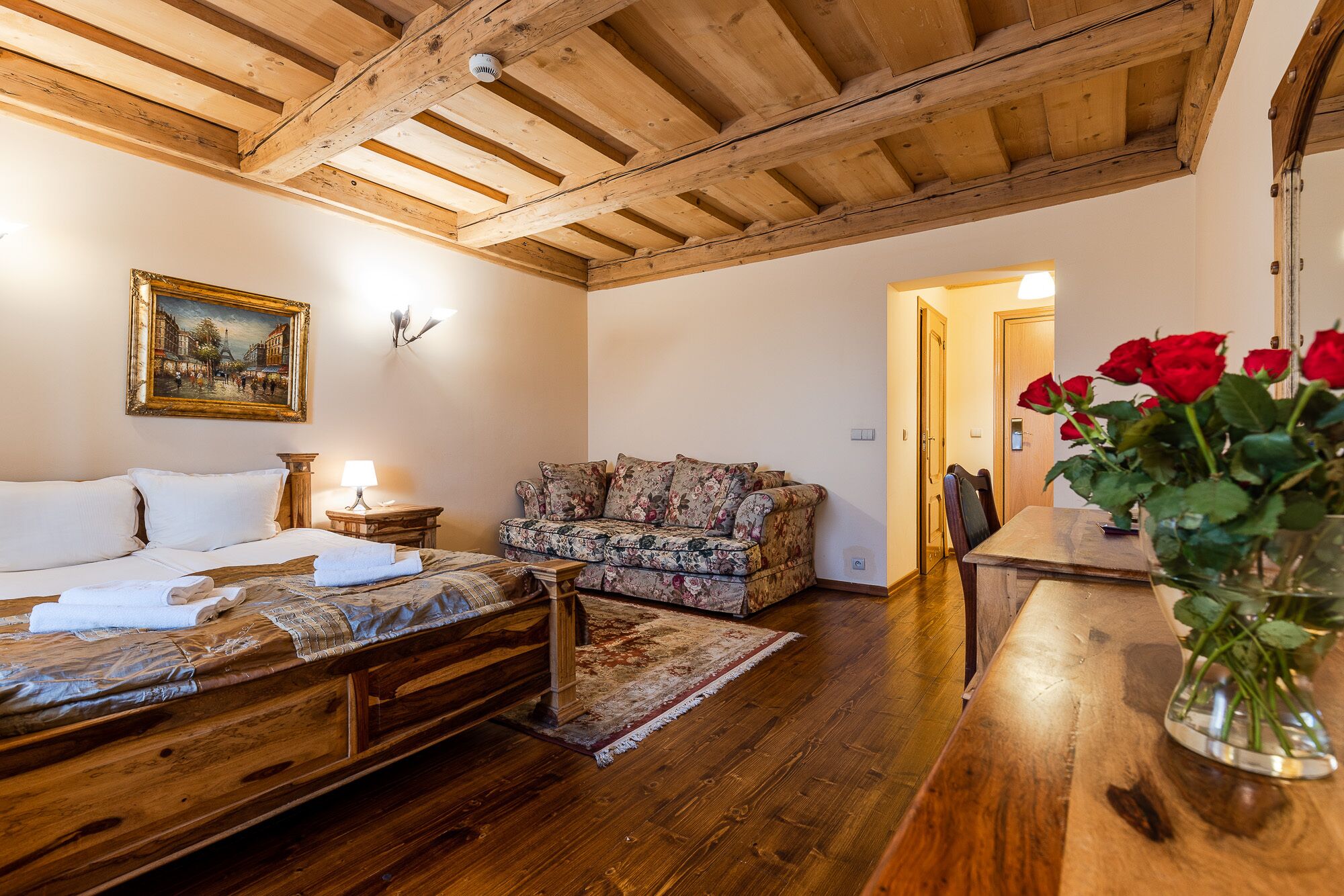 1 bedroom, individually decorated, individually furnished, desk