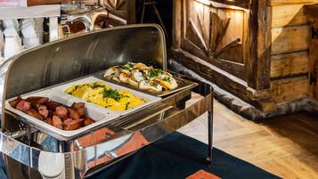 Dagelijks ontbijtbuffet (PLN 50 per persoon)