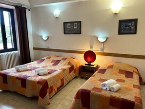 Family Room - Hôtel Le Bon Accueil (Ota)