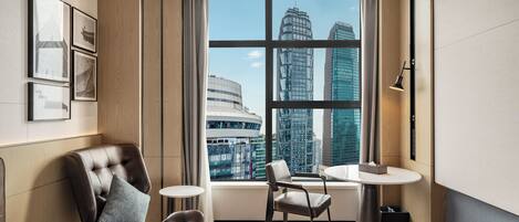 Habitación Signature, 2 camas dobles | Minibar, caja fuerte, escritorio y cortinas opacas