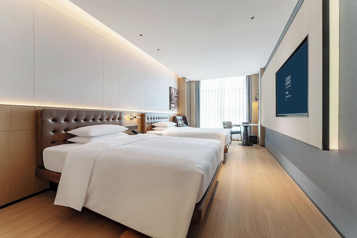 Chambre Premium, 2 lits doubles, vue ville | Minibar, coffres-forts dans les chambres, bureau, rideaux occultants