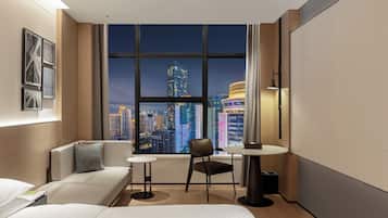 Signature Room, 1 King Bed | Down duvets, minibar, in-room safe, laptop workspace