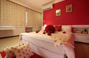 Classic Double Room | Desk, blackout curtains, rollaway beds, free WiFi - New York BnB (Hualien City)