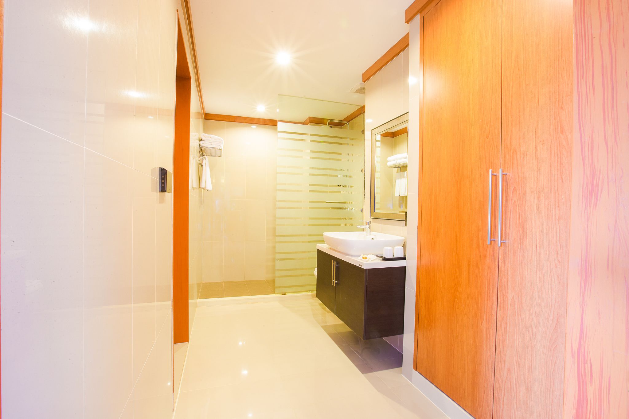 shower, free toiletries, hair dryer, towels