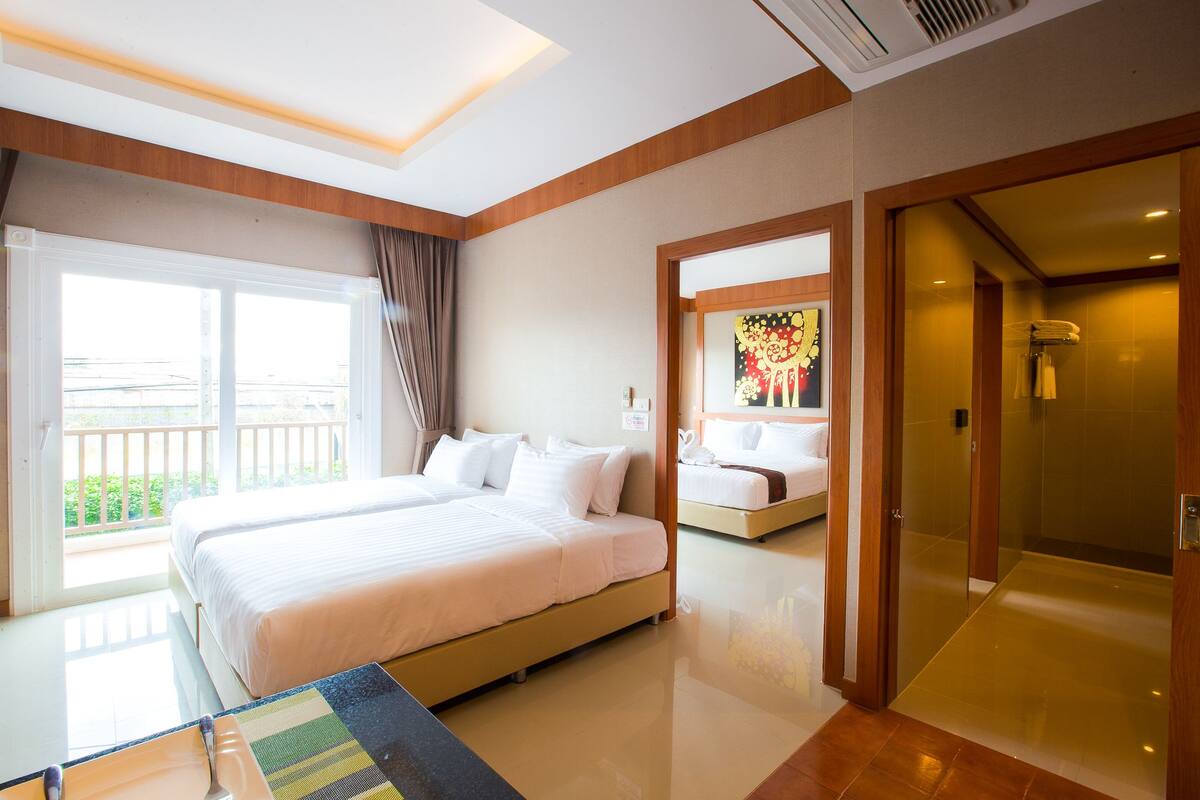 Minibar, desk, soundproofing, free WiFi