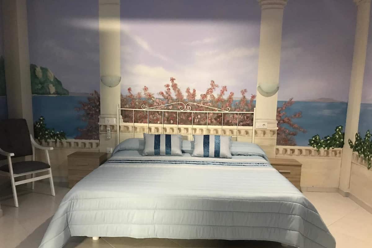 Suite Deluxe | Escritorio, espacio para trabajar con un portátil, cortinas opacas