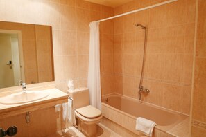 Bathtub, free toiletries, hair dryer, bidet - O Camiño (O Barco de Valdeorras)