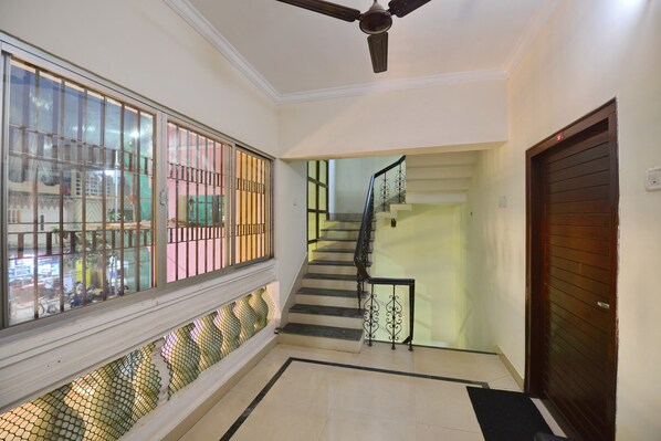 Lobby - OYO 7337 Sai Leela (Puri)