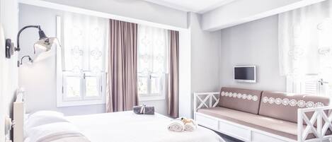 Deluxe-Doppel- oder -Zweibettzimmer, Nichtraucher, Meerblick | 2 Schlafzimmer, hochwertige Bettwaren, Betten mit Memory-Foam-Matratzen