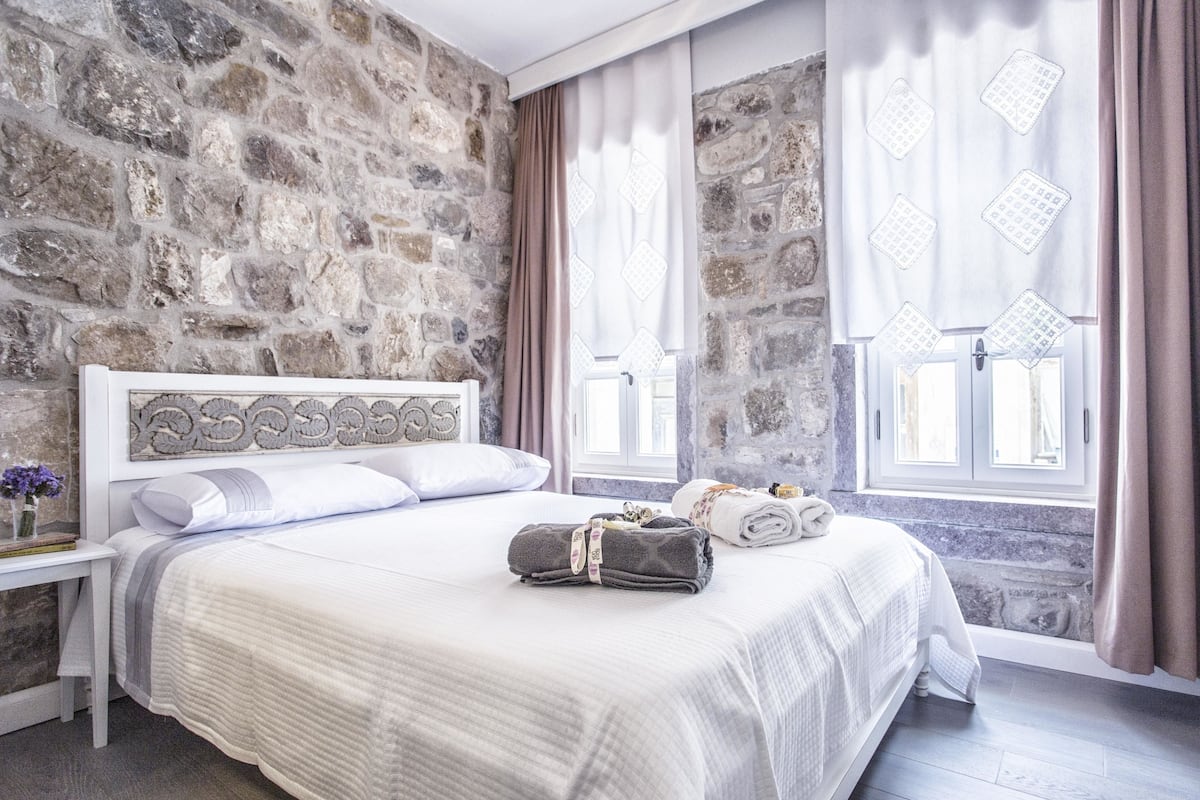 Standard Single Room, Non Smoking, Partial Sea View