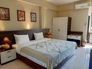 Individually decorated, desk, blackout drapes, rollaway beds - Rommai Greenpark Lampang (Lampang)