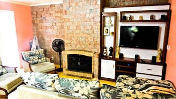 Grand House, 4 Bedrooms | Living room | Flat-screen TV, fireplace
