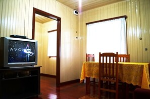 Standard House, 3 Bedrooms | In-room dining