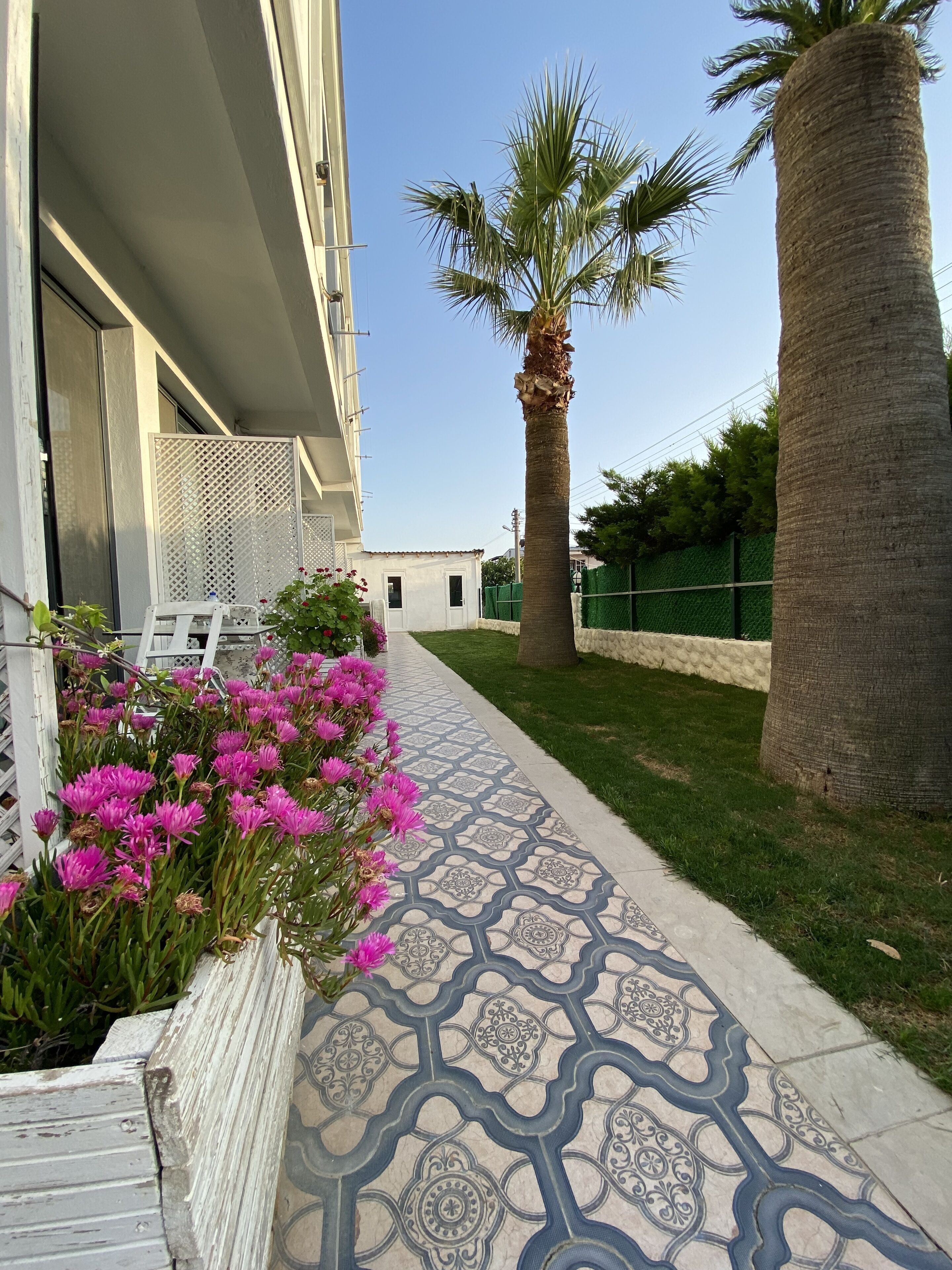 double room, garden area | living area | lcd tv