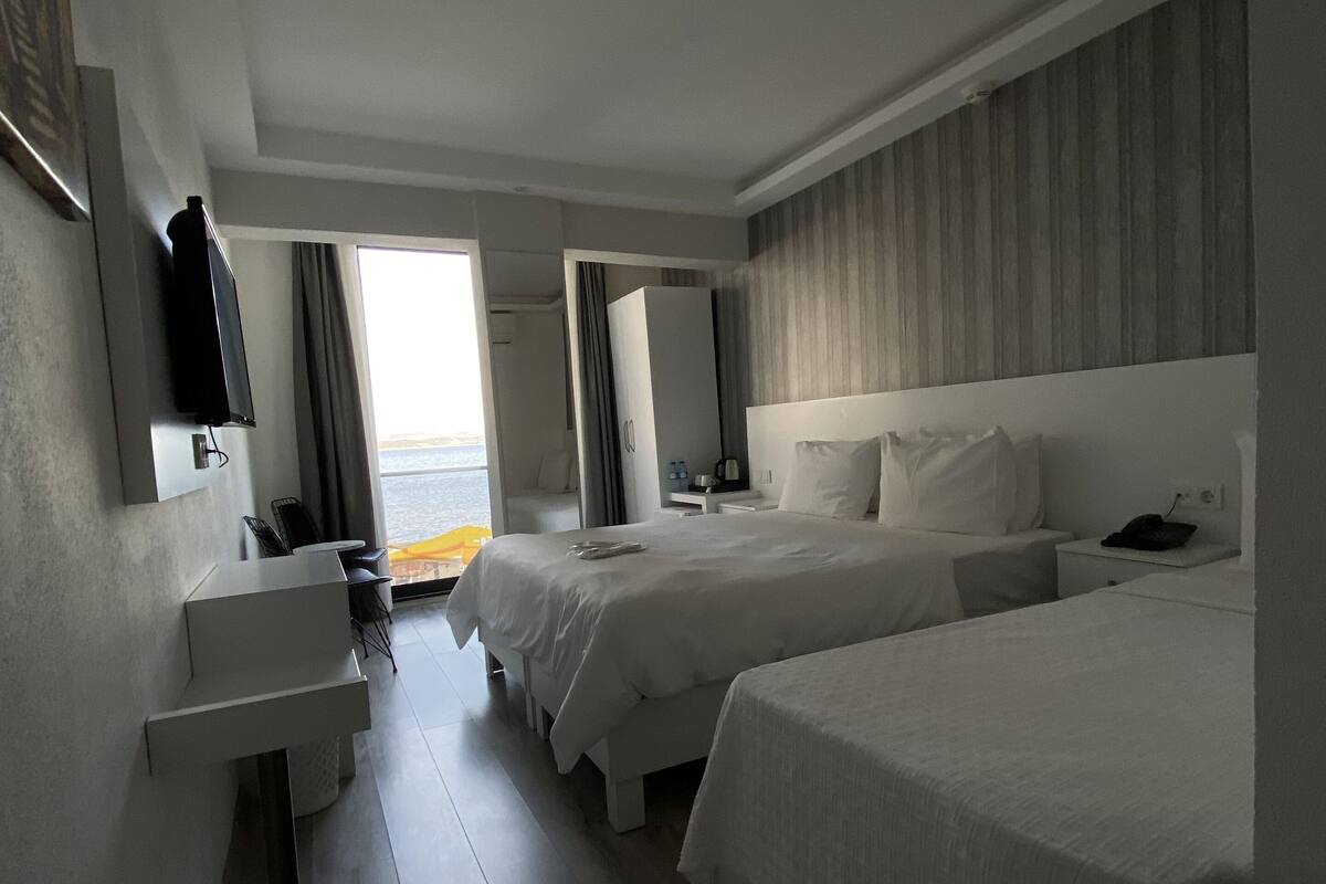 Double Room, Sea Facing | Iron/ironing board, free WiFi