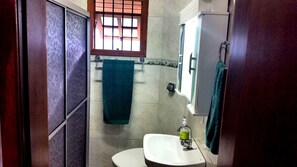 Standard House, 1 Bedroom | Bathroom | Shower, towels