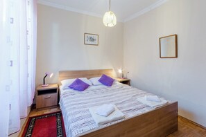 Premium bedding, iron/ironing board, free cots/infant beds, free WiFi