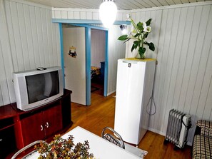 Traditional House, 2 Bedrooms | Living area | TV - Chale da Serra 01 (Canela)
